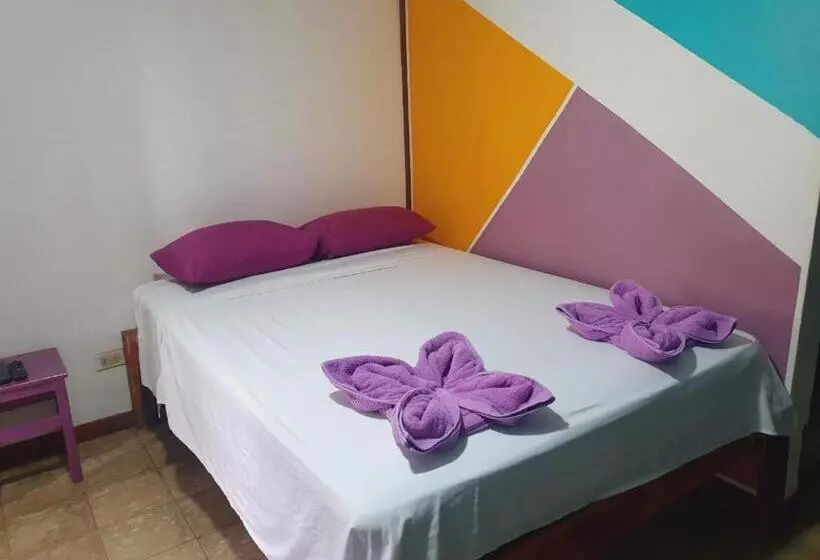 هتل Cabinas Palmer Makanda