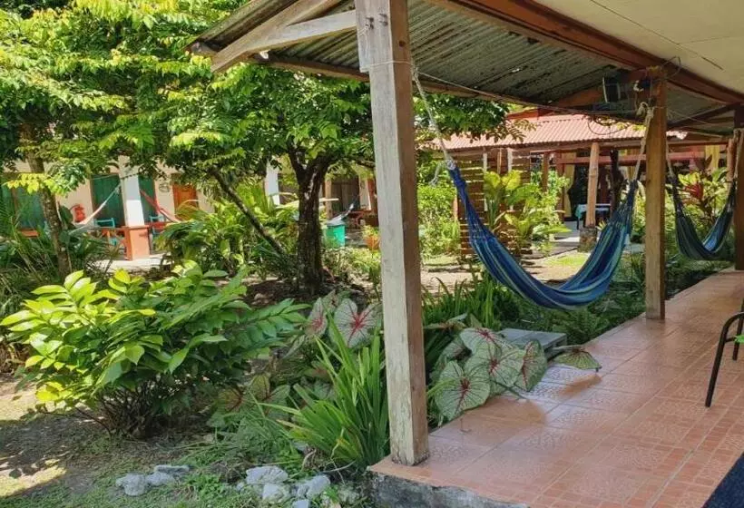 هتل Cabinas Palmer Makanda