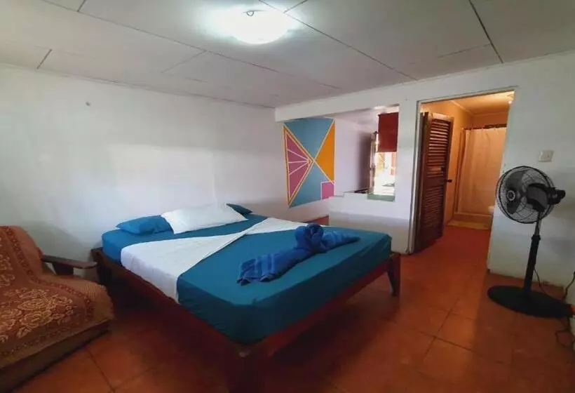 هتل Cabinas Palmer Makanda