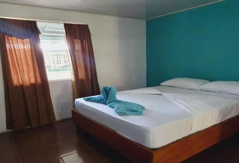 هتل Cabinas Palmer Makanda