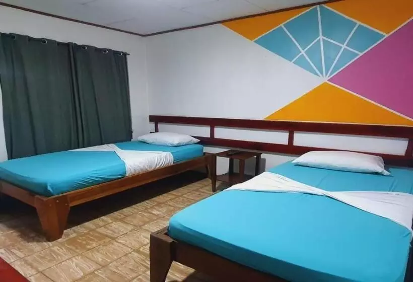 هتل Cabinas Palmer Makanda