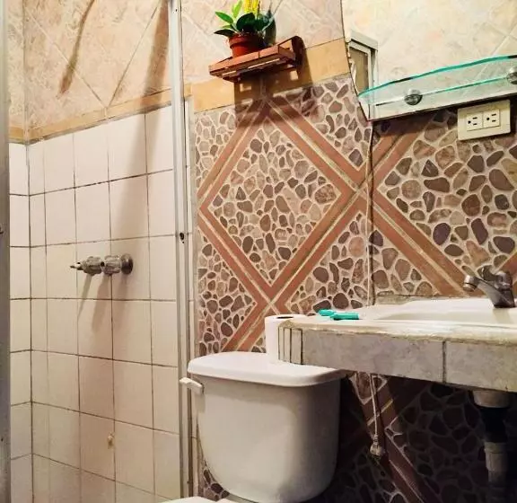 هتل Cabinas Palmer Makanda