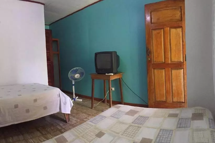هتل Cabinas Palmer Makanda