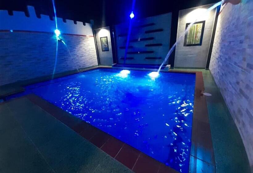 هتل Colonial Villavieja