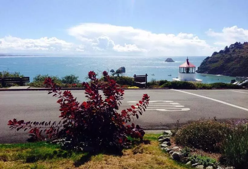 Hotelli Trinidad Bay Bed And Breakfast