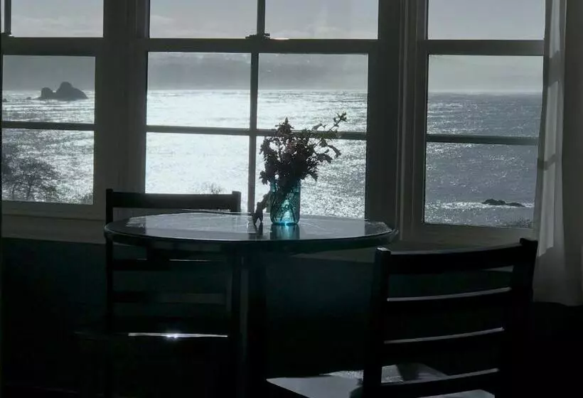 Hotelli Trinidad Bay Bed And Breakfast