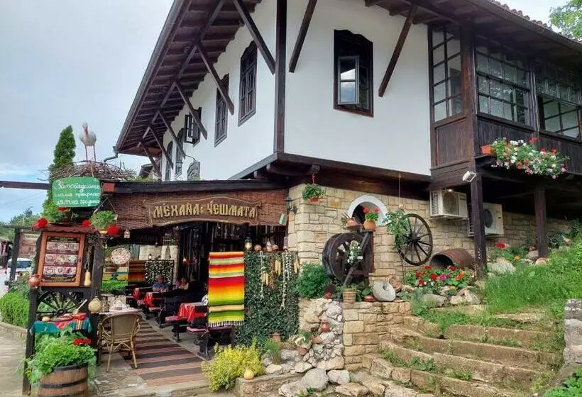 ペンション Guest Rooms Cheshmata