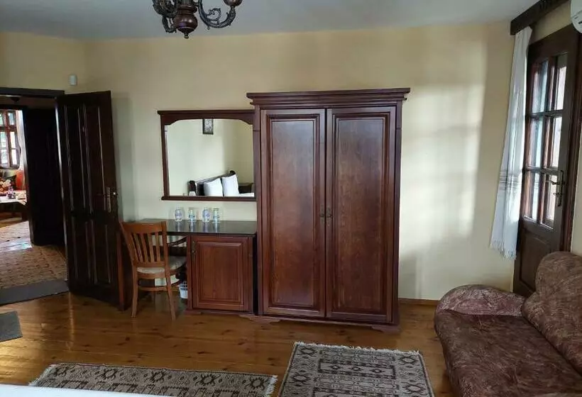 ペンション Guest Rooms Cheshmata