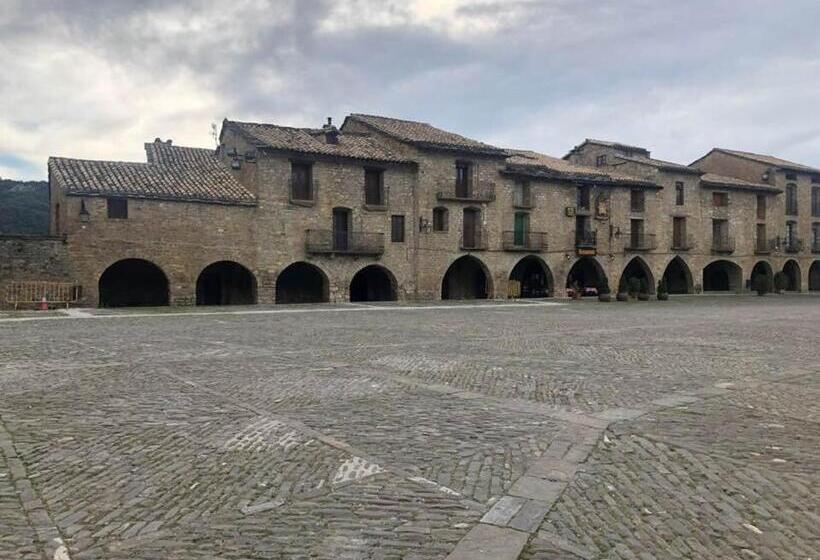 پانسیون Hostal Pirineos Ainsa