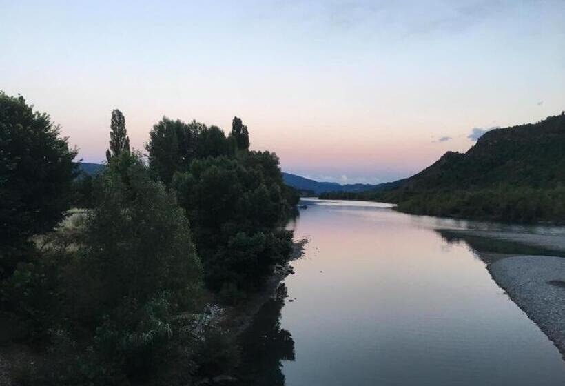 پانسیون Hostal Pirineos Ainsa