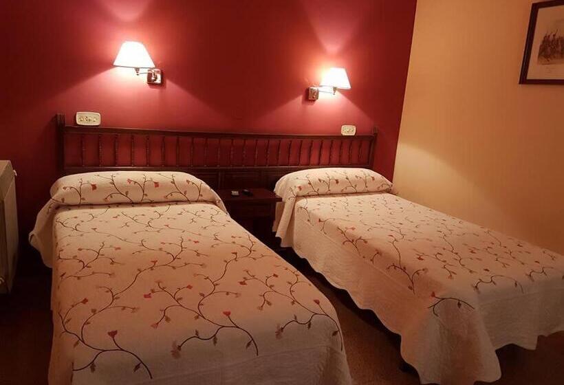 پانسیون Hostal Pirineos Ainsa