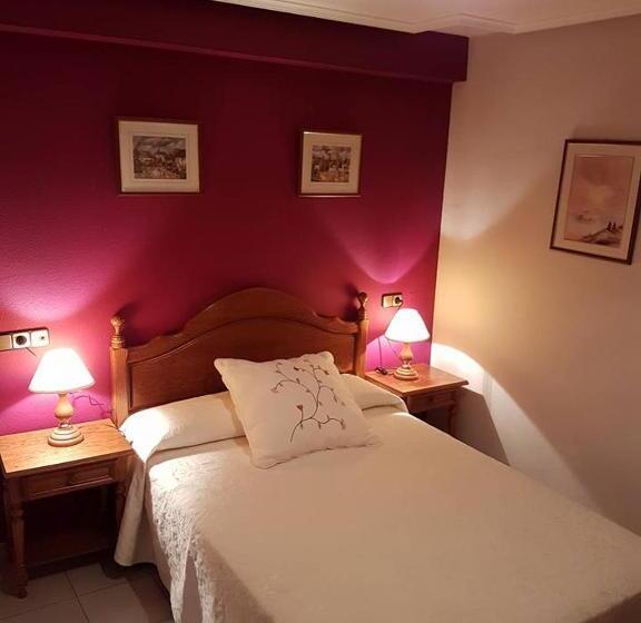 پانسیون Hostal Pirineos Ainsa