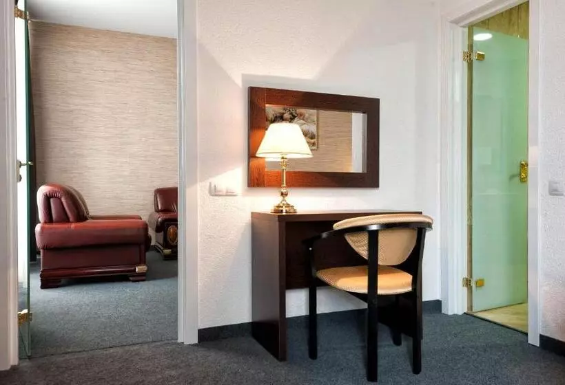 هتل Chaika Gostinichny Kompleks