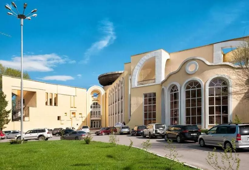 هتل Chaika Gostinichny Kompleks