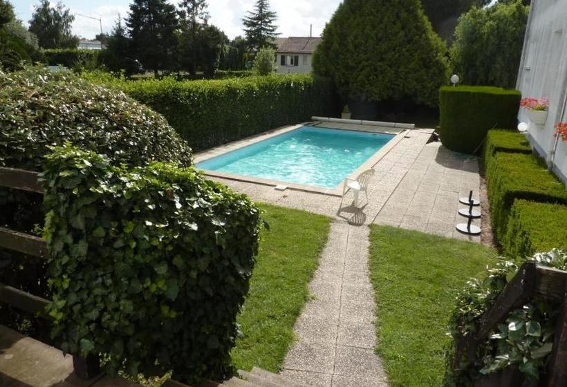 فندق Hôtel Des Biches