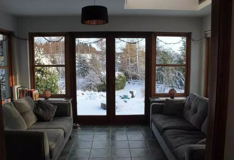 Aamiaismajoitus (B&B) Burnroy House