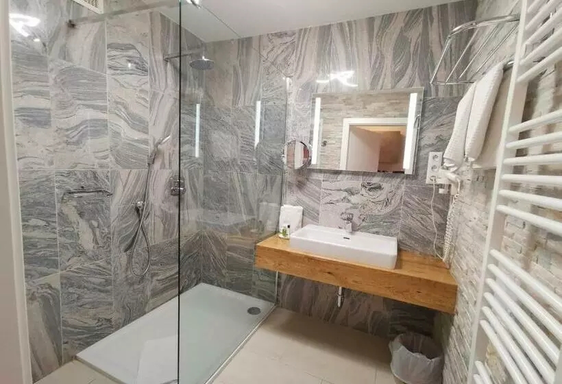 Hotelli Kärntnerhof & Suiten 3 Stern Superior