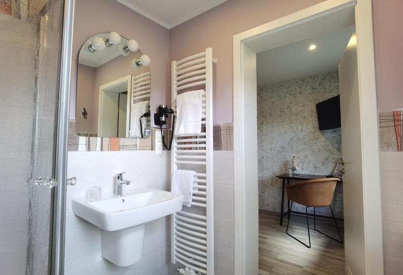 Отель Wandersleben   Erfurt