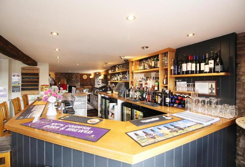 הוסטל The Globe Inn Alvington