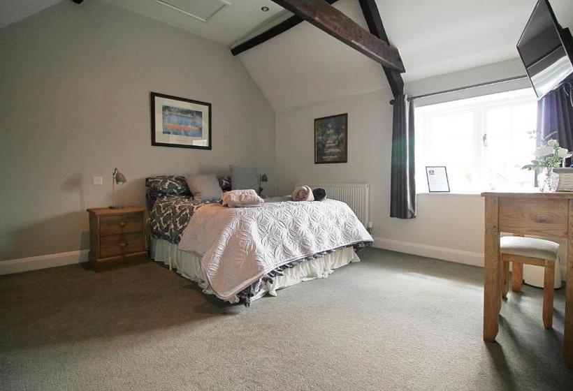 הוסטל The Globe Inn Alvington