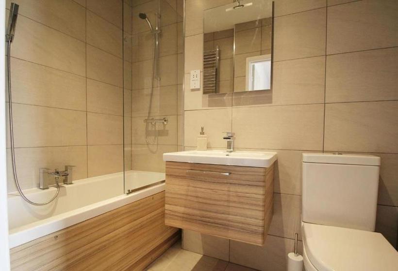 הוסטל The Globe Inn Alvington