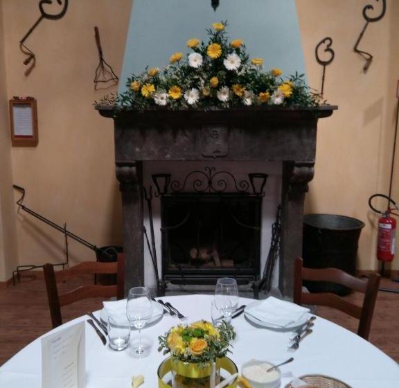 Отель Agriturismo Corte Dei Landi