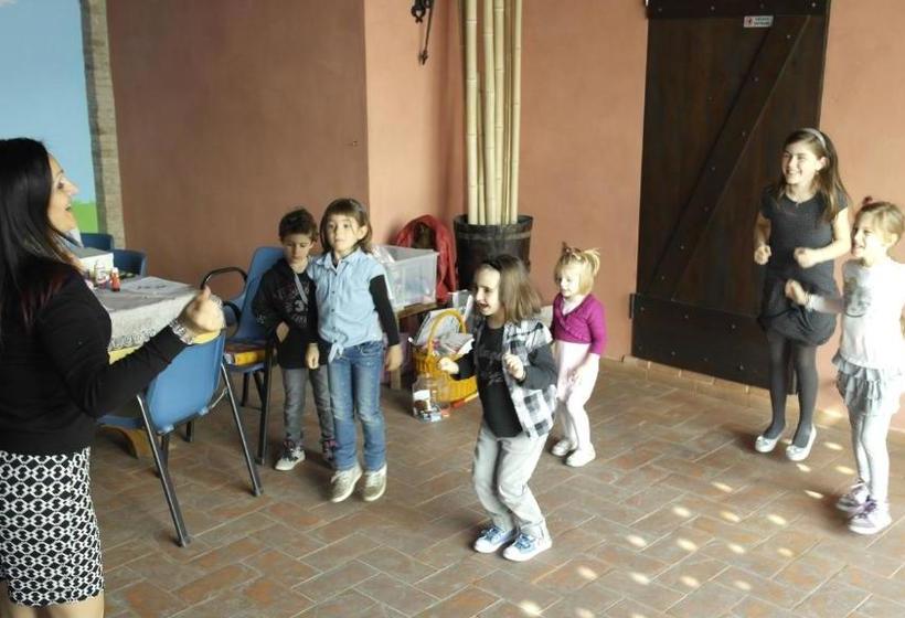 Отель Agriturismo Corte Dei Landi