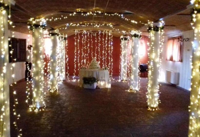 Отель Agriturismo Corte Dei Landi