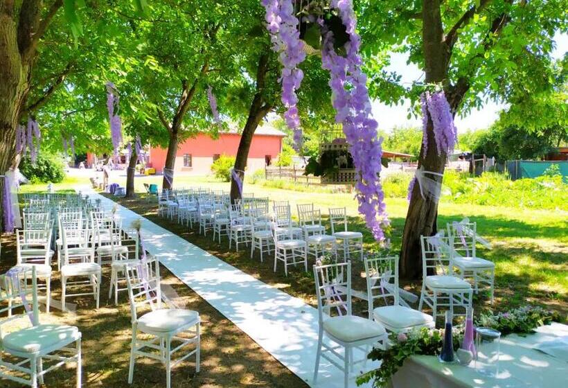 Отель Agriturismo Corte Dei Landi