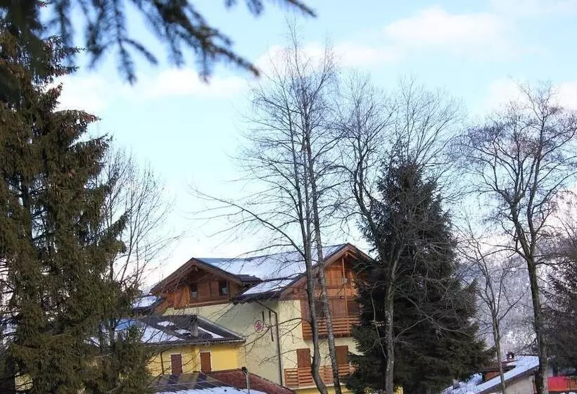 Hotelli Albergo Miramonti La Pozza