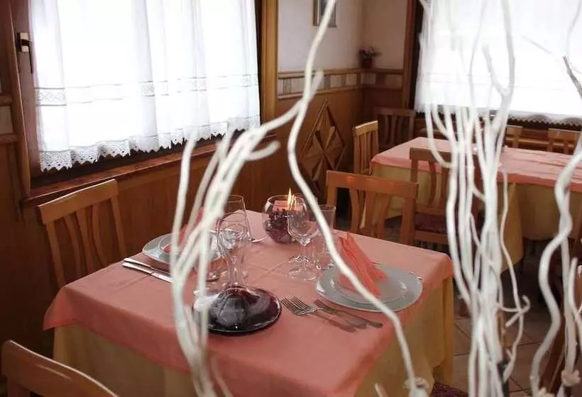 Hotelli Albergo Miramonti La Pozza