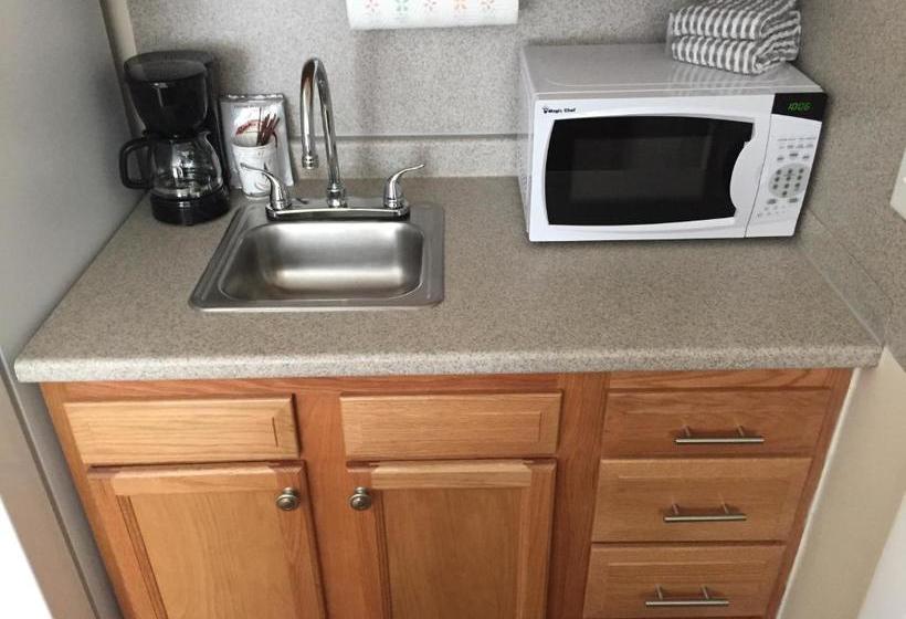 מוטל Shore Road Inn