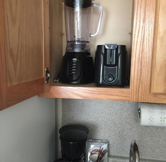 מוטל Shore Road Inn