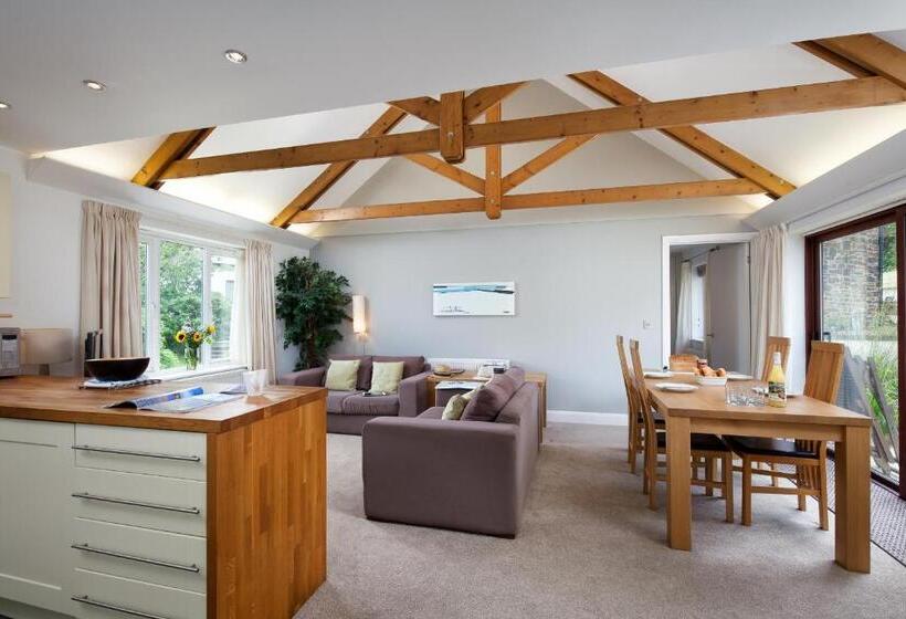 渡假胜地  The Valley