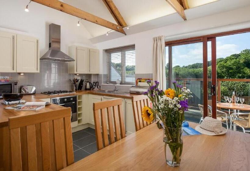 渡假胜地  The Valley