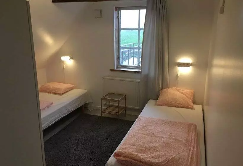 Tomasdal Vandrarhem   Hostel