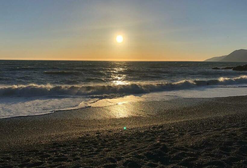 فندق صغير The Castle Inn Of The Lost Coast