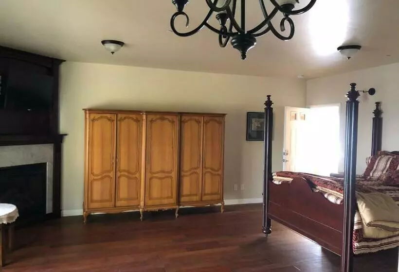 Retkeilymaja The Castle Inn Of The Lost Coast