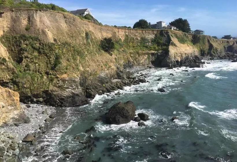 Retkeilymaja The Castle Inn Of The Lost Coast