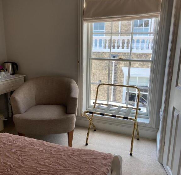 Bed and Breakfast Dunedin Country House