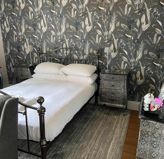 Bed and Breakfast Dunedin Country House