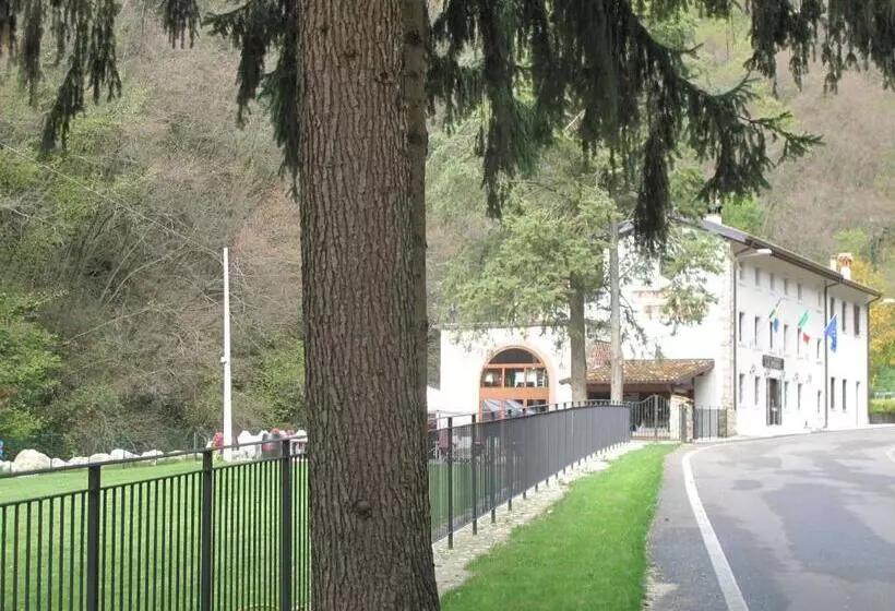 Aamiaismajoitus (B&B) Locanda Al Confin   Osteria Le Piere