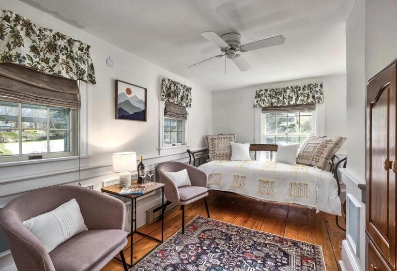 مبيت وإفطار Youngtown Inn