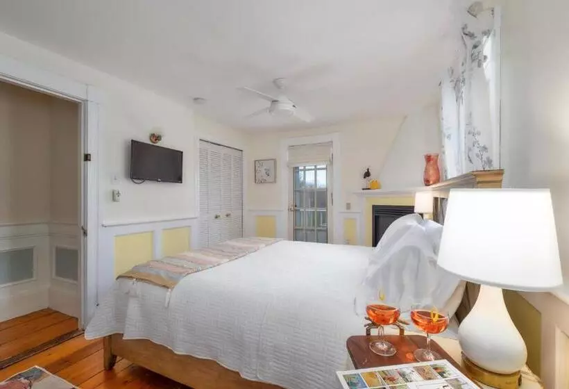 Aamiaismajoitus (B&B) Youngtown Inn