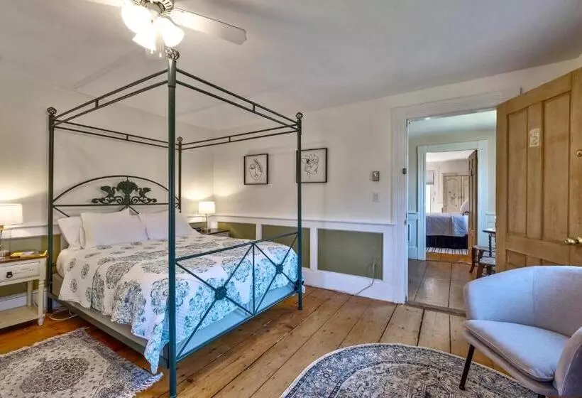 Aamiaismajoitus (B&B) Youngtown Inn