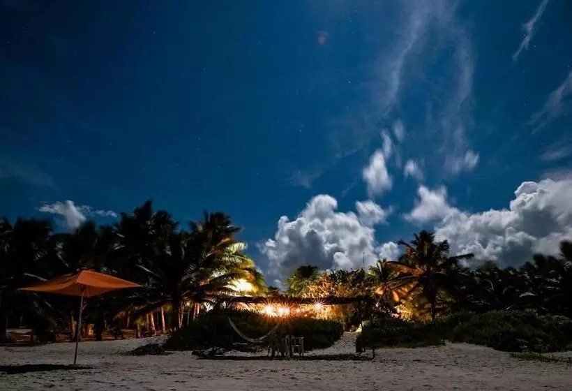 ホテル Casa Mate Beachfront Cabañas El Cuyo