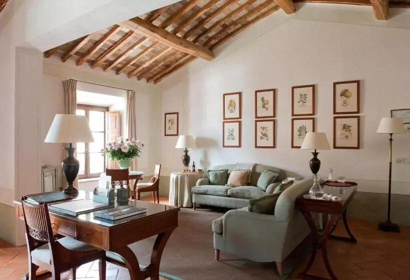 ホテル Castello Banfi   Il Borgo   Relais Et Chateaux