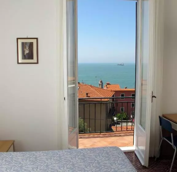 ホテル Miramaretellaro