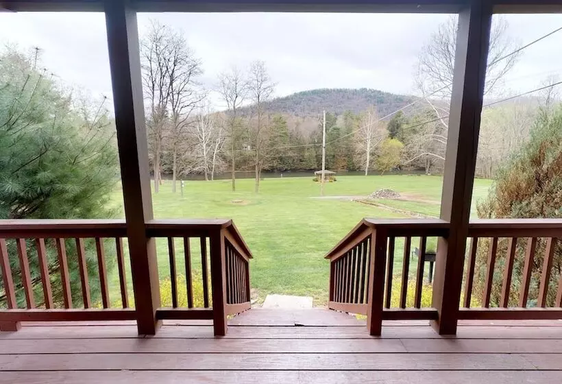 Hotelli Rough Cut Lodge