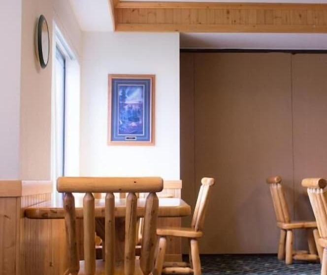 酒店 White Oak Inn & Suites